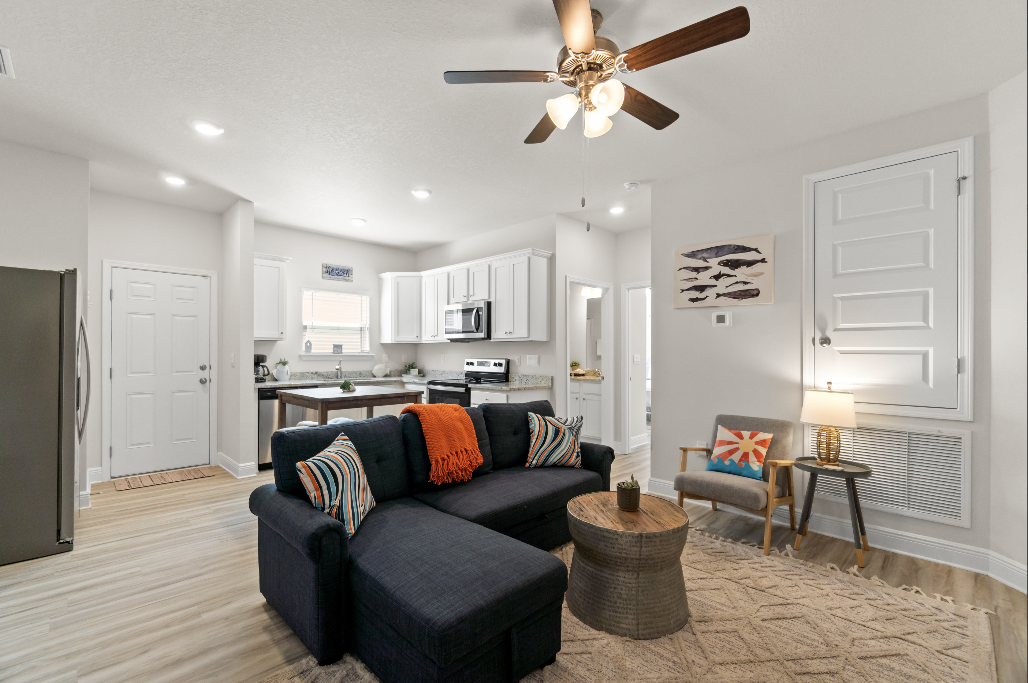 Suite with full kitchen and a bathroom